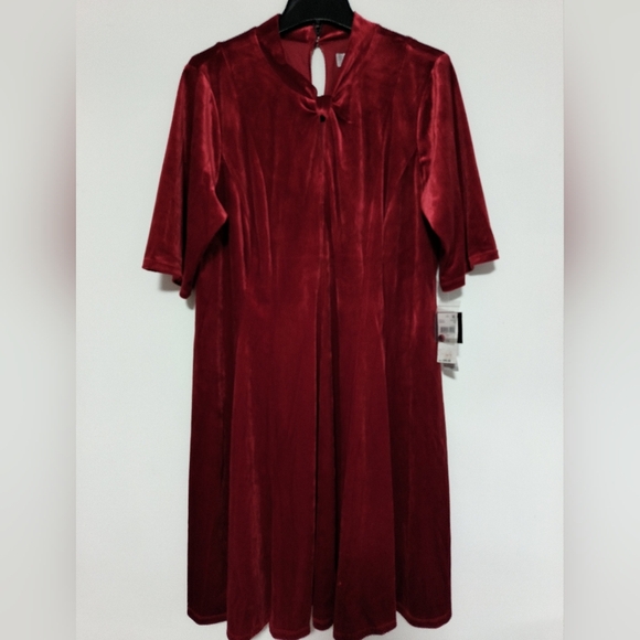 New Red Faux Velvet Dress / Size 1X - Picture 1 of 10